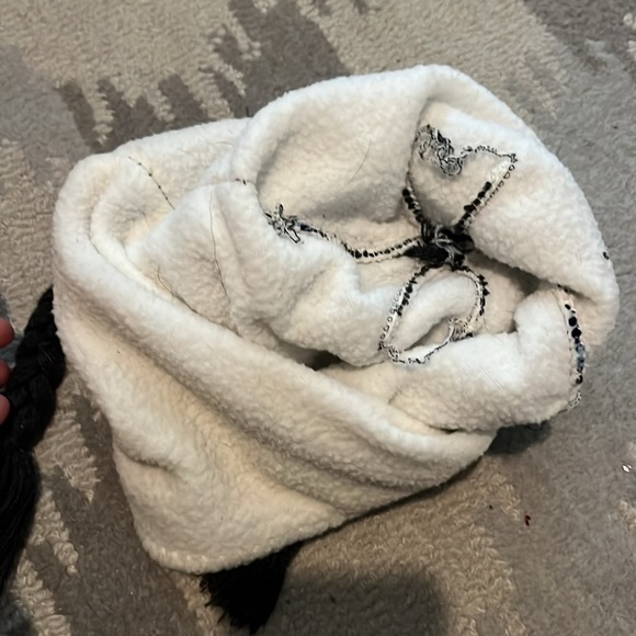 Grey wool, winter hat with fleece lining, one size and unisex with front ties - Picture 10 of 10